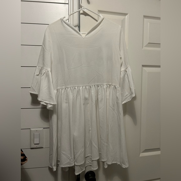 Embroidered white flare sleeve dress - Picture 3 of 6